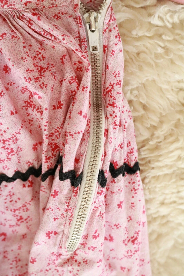 Saia de pátio vintage feita à mão anos 50 Calico acabamento Ric Rac tamanho 23" cintura metal zíper - Imagem 2 de 4