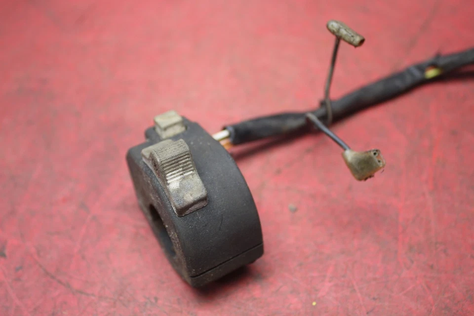 Conjunto interruptor derecho Suzuki DR200SE 1997 37200-44A70 Foto 3 de 4