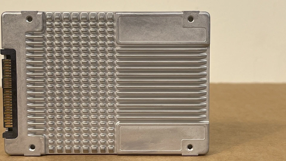 SSD HPE Intel 1TB DC P4510 NVMe U.2 x4 RI 2.5 1 DWPD 30 a 100% lectura intensiva Foto 4 de 4