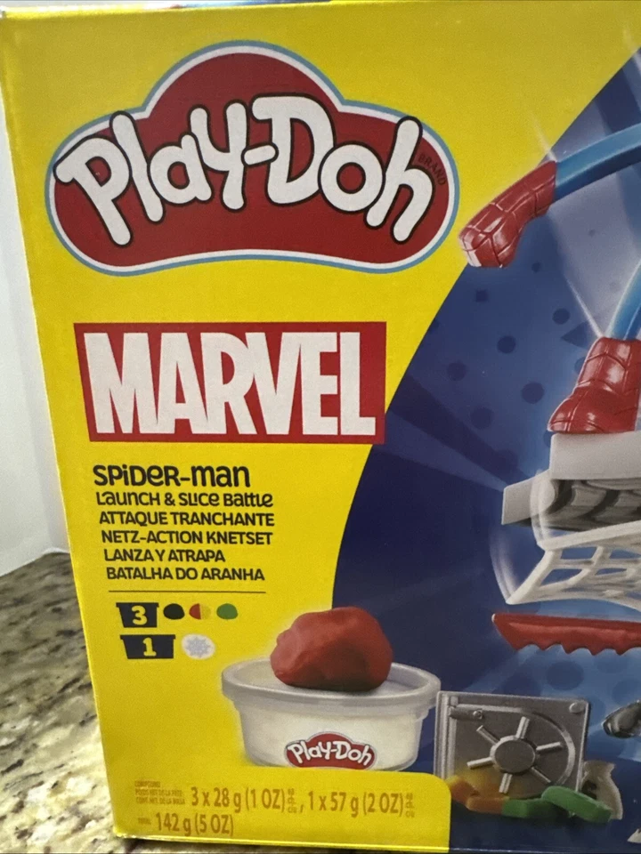 Play-Doh Marvel Spider-Man Launch & Slice Battle Set dos figuras dobladas con Play-Doh Foto 2 de 4