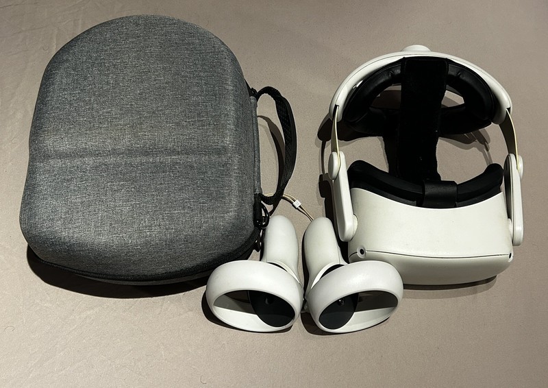 Meta Quest 2 VR Headset 128 GB With Controllers, Carry Case & Upgraded Headstrap