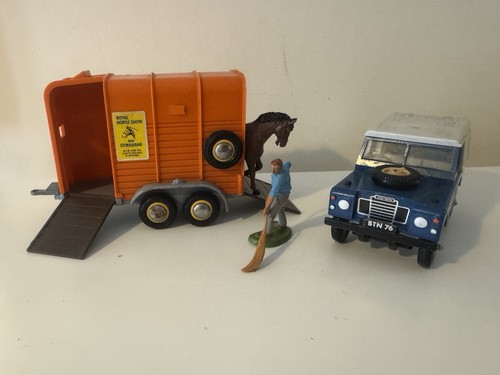 BRITAINS Farm LAND ROVER & Beaufort Double Horse Box Trailer 1:32 Scale & Figure - Picture 10 of 10