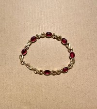 Vtg Signed AVON Red Glass Figure 8 Links Gold Tone 7.5” Long 1/4” Wide Bracelet