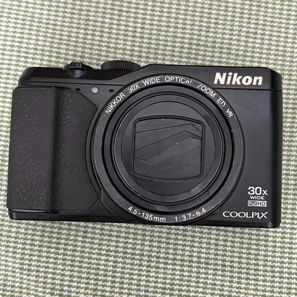Câmera Digital Nikon COOLPIX S9900 16.0 MP 30x Zoom Óptico com Acessórios - Imagem 2 de 4