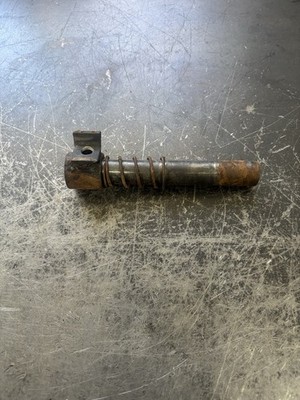 1 1/2-2 1/2 HP IH LB engine rocker arm shaft