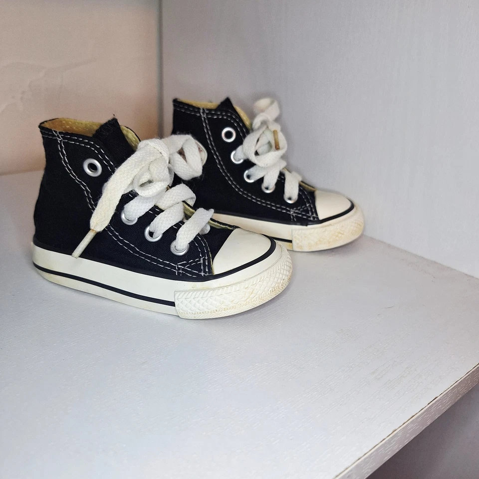 Zapatos Baby Converse All Star Chuck Taylor Blanco y Negro Talla 4 Infantil Unisex Foto 2 de 4