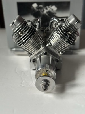 VT 240 Enya V Twin Viertakt Glühmotor seltene Sonderversion bearbeiteter Zylinder