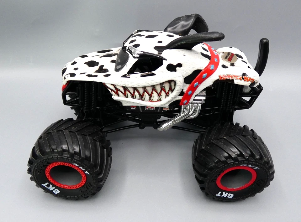 Hot Wheels Monster Jam Monster Mutt Dalmatian 1:24 Diecast Truck – Very Good - Image 2 of 4