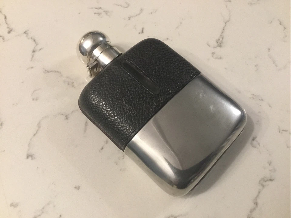 A RARE ANTIQUE D&S G. EDWARDIAN GENTLEMANS HIP FLASK, EARLY 1900’s. - Image 2 of 4