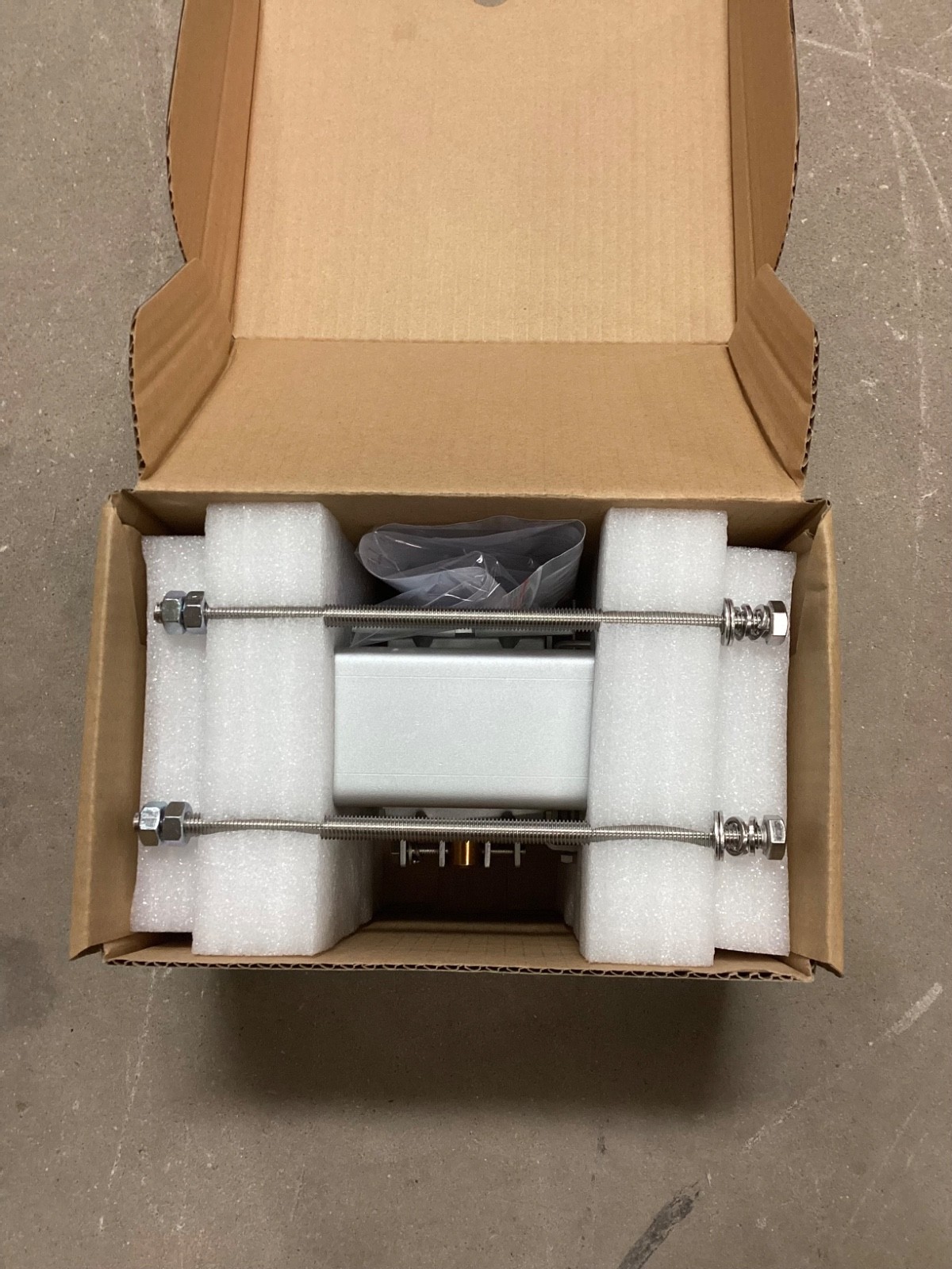 Siklu AX-MK-1ft-B EtherHaul Mount Kit for 1 FT Antenna (Short)