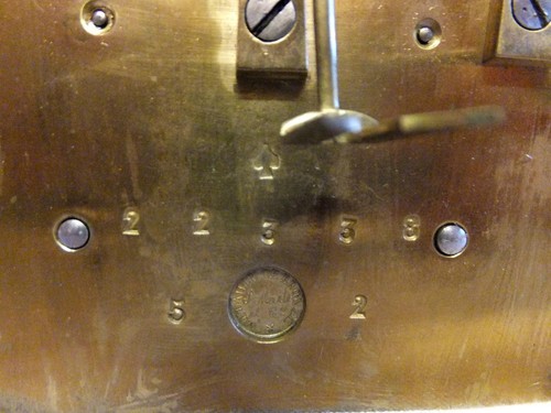 Antique Carved Mahogany Bracket Clock: French 8 Day Movement with gong strike - Foto 14 di 19