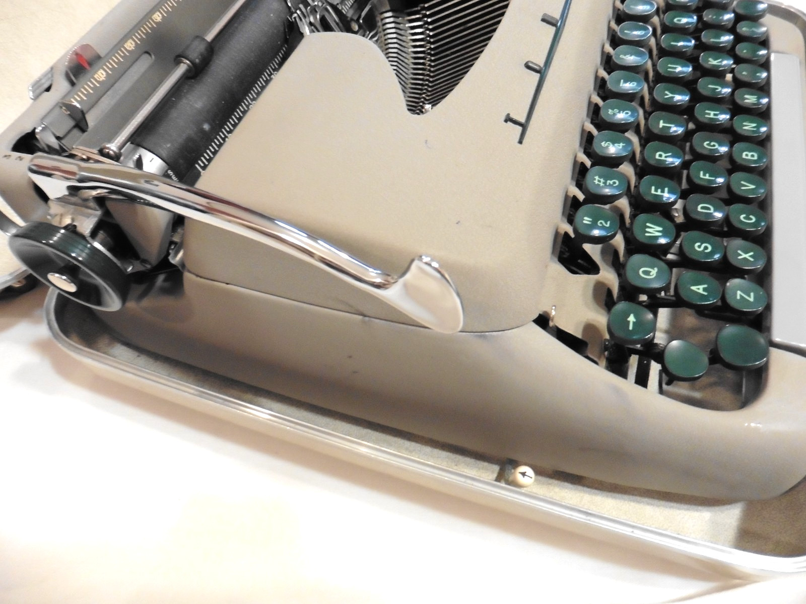 Scarce SEARS TOWER COMMANDER Portable Typewriter(Smith Corona rebranded) Working