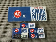 Vintage set of 5 AC Fire Ring NOS New Spark Plugs 85TS 5612142 4 Green Rings
