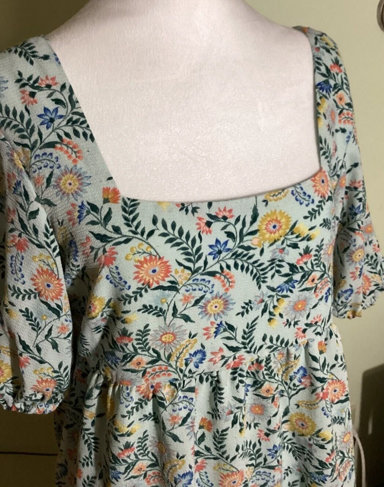 Vestido floral de verano con capas verde menta forrado talla mediana BCBGeneration para mujer Foto 2 de 4