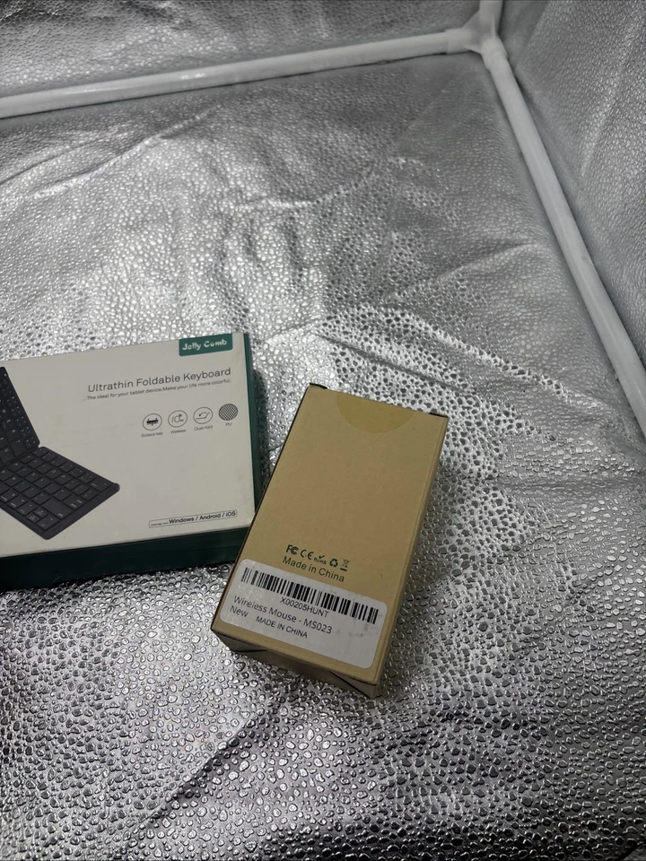 New In Box Jelly Comb Ultra-Thin Wireless Keyboard And Mouse Combo Black - Image 3 of 4