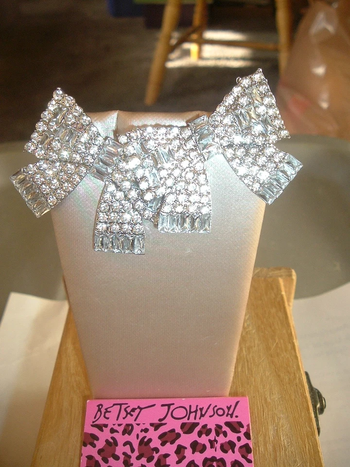 PENDIENTES PERFORADOS CINTA ARCOS CRISTAL PAVÉ PLATA COLGANTE GOTA Betsey Johnson Foto 3 de 4