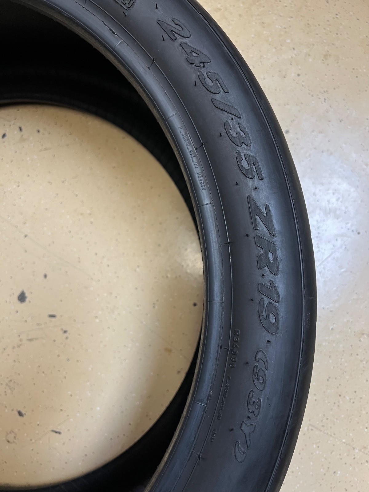 2 - NO REPAIRS 245/35ZR19 XL (93Y) Pirelli P Zero Trofeo R (MC2) McLaren - 1167