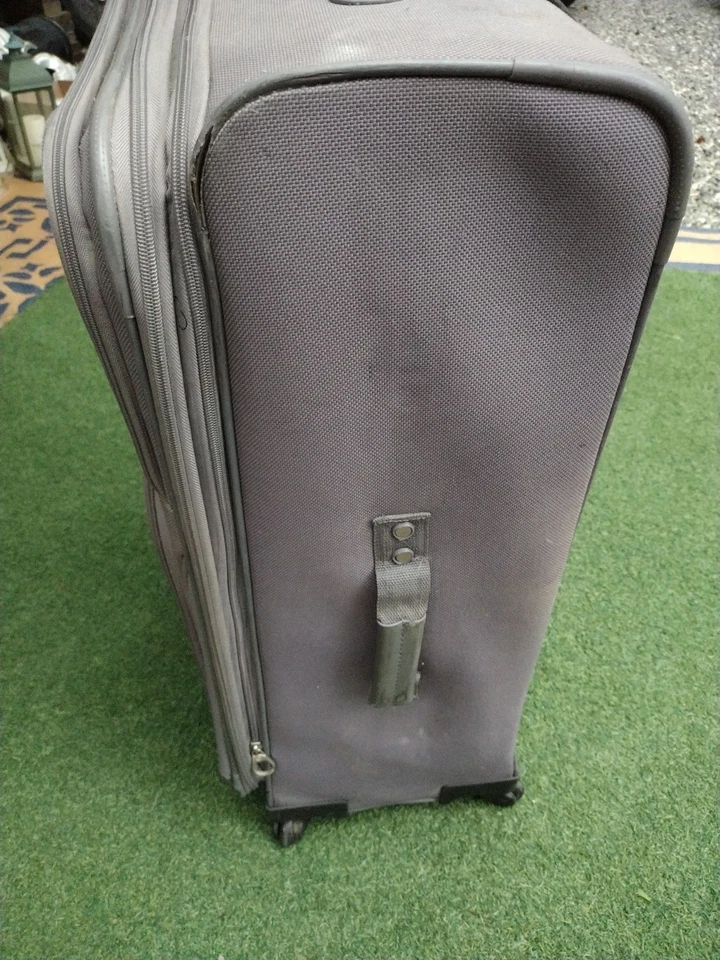SAMSONITE 23” CARRY ON LUGGAGE SPINNER WHEELS TELESCOPING HANDLE BEIGE - NICE! - Image 4 of 4