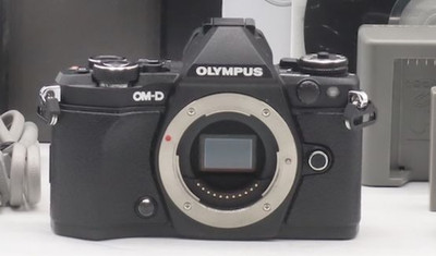 OLYMPUS OM-D E-M5 Mark II Black Body 2366 Shots w/ Box & Extra Battery JAPAN