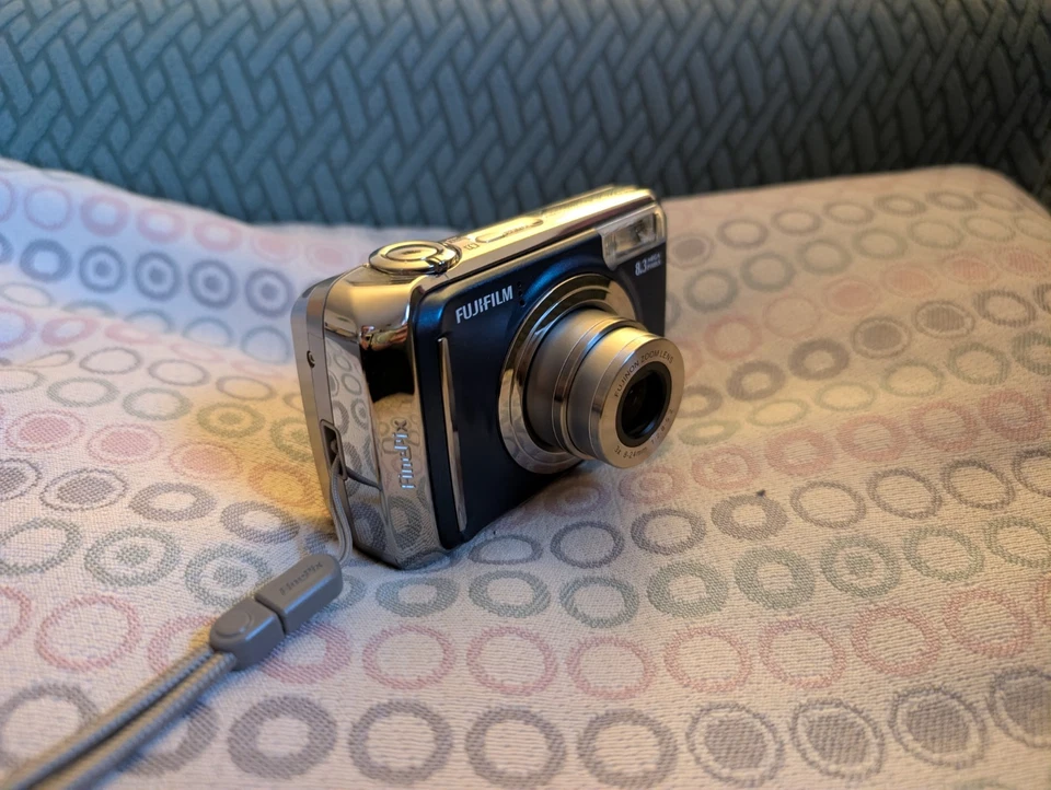 Fujifilm FinePix A805 8.3MP Digital Camera, Blue - Tested, photo 3 of 3