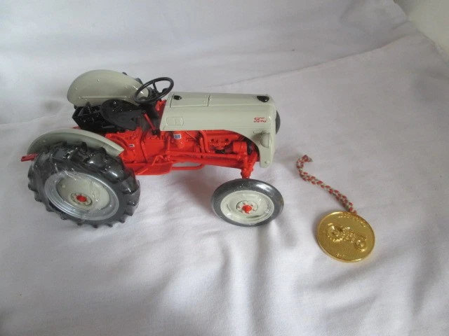 1996 Ertl Ford 8N Precision Classic Tractor  1/16 Scale W Coin & Booklet NIB 362 - Image 4 of 4
