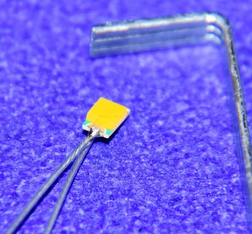 YMF0805WW 20pcs WARM WHITE Micro Litz Wired Pre-soldered SMD Led Model DIY - 第 1/3 張圖片