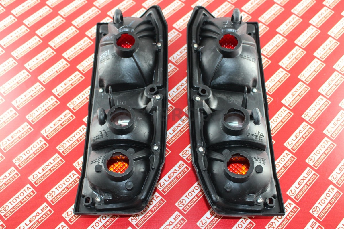Genuine Toyota Rear Tail Light Lamp Pair For Land Cruiser 77 Series (1990–1999) – LH & RH