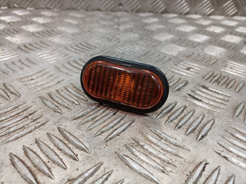 Renault Trafic MK2 2.0 Vivaro 2001-14 Front Wing Repeater Amber 7700822136 - Picture 1 of 5