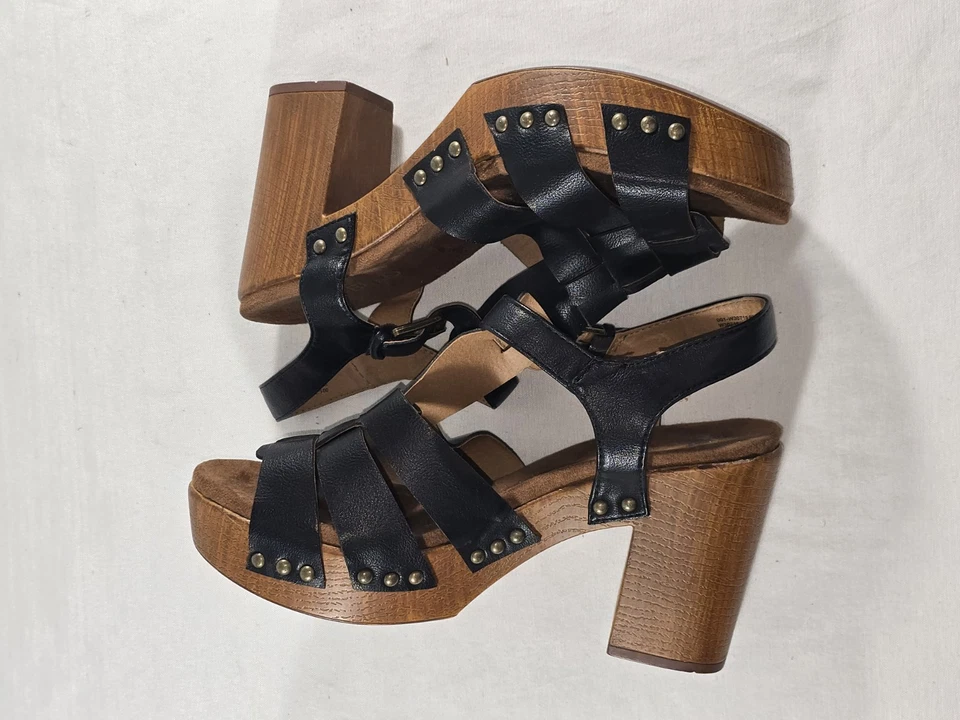 Sandálias femininas plataforma palmilha montanha branca salto madeira 8,5 preto cravejado de ouro - Imagem 2 de 4