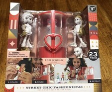 NIB FAO Schwarz Street Chic Fashionistas Wash-And-Color Design Dolls 23pcs