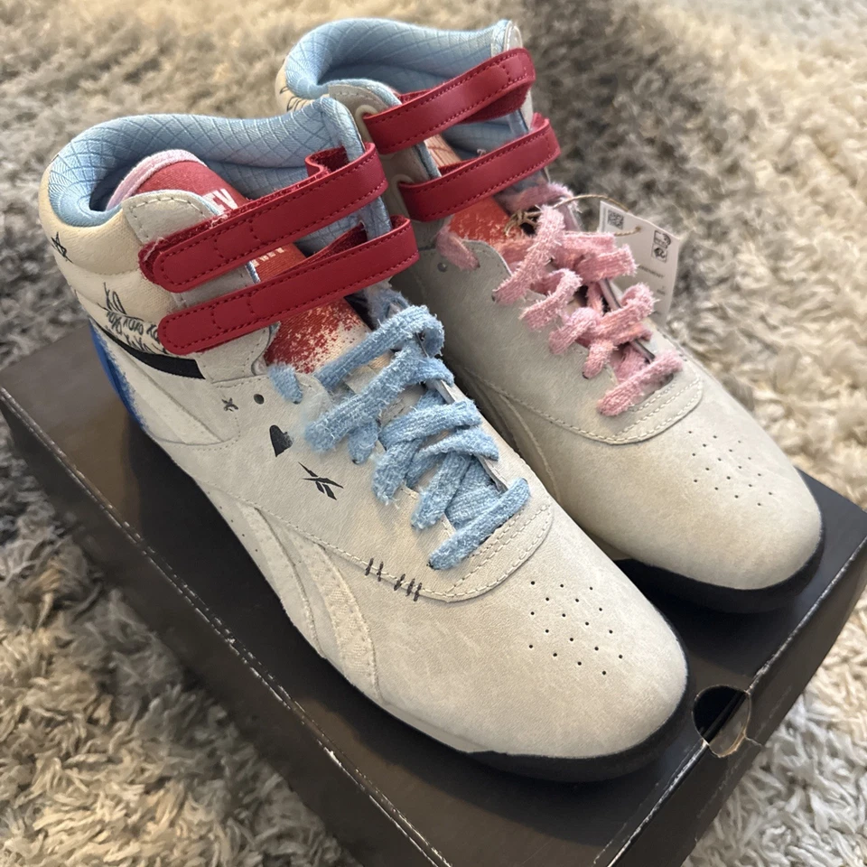 Reebok DC F/S Hi Harley Quinn White Blue Red Black HQ4572 Women Shoe Size 10 - Image 2 of 4