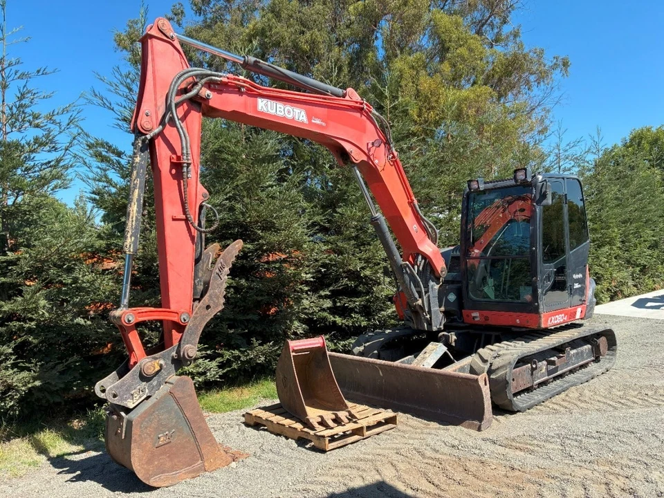 2017 Kubota KX080-4 Excavator w/ Thumb and attachments - Image 2 of 4