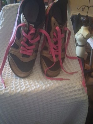 Limited Edition Puma HAWAII XT Running Shoes Size 9.5 Pink Gold Black Rare