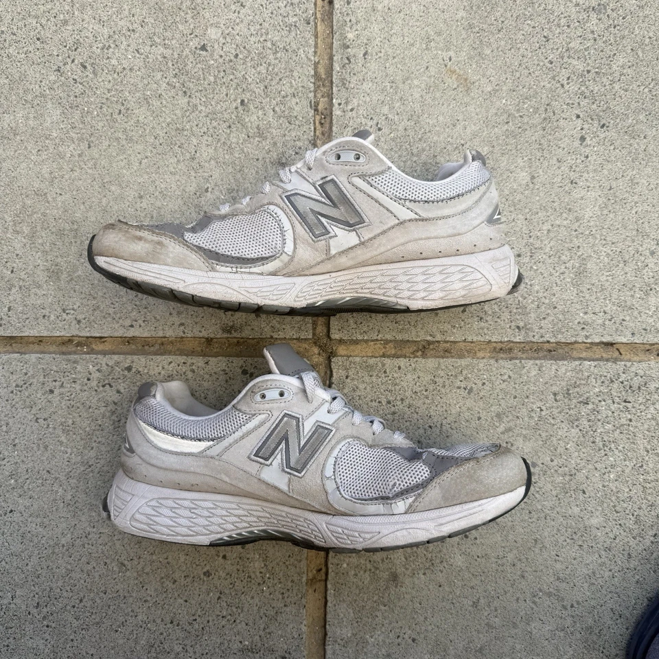 New Balance 2002R, photo 2 of 5