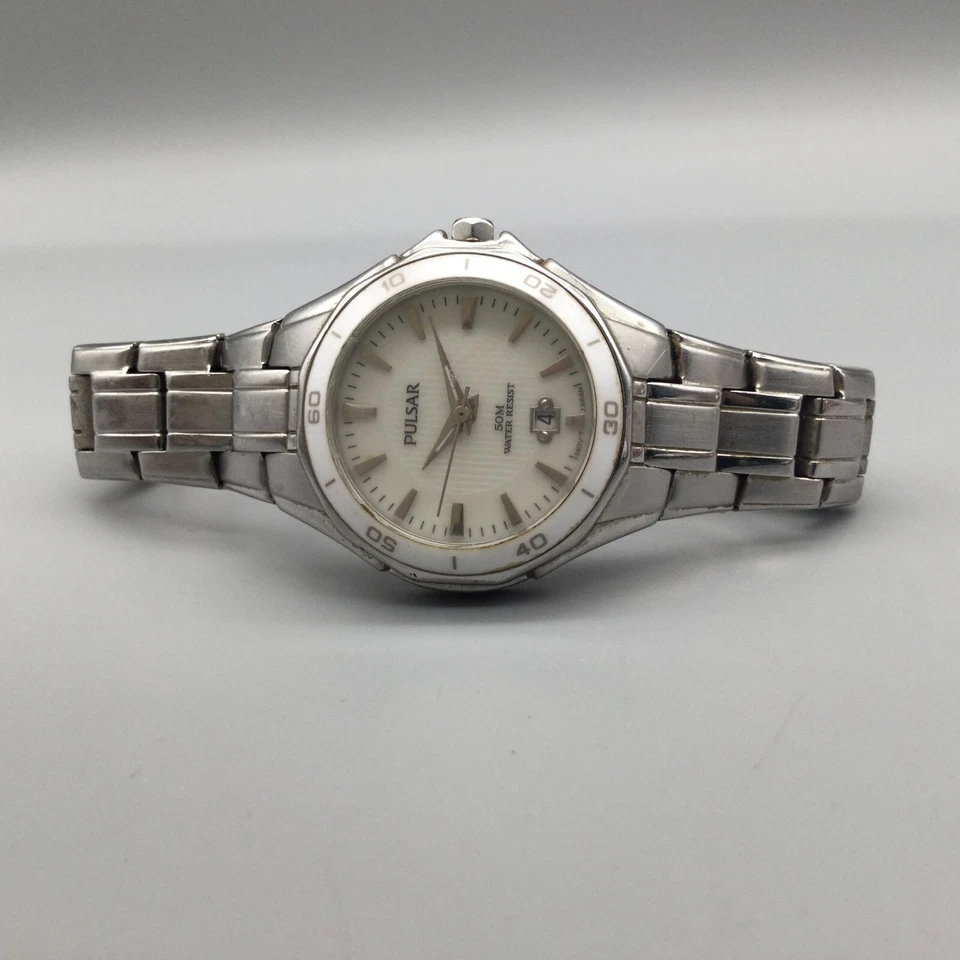 Pulsar 手表女式 25 毫米银色拖把表盘日期 VX82-X530 全新电池 5.75 — 第 3/4 张图片