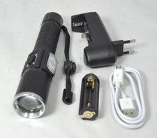 TORCIA TATTICA con 2 INTENSITA' STROBO ZOOM (con carica usb) LX-4083 TORCIA TATTICA con 2 INTENSITA' STROBO ZOOM (con carica usb) LX-4083