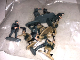 Lot of 40 Vintage Galoob Micro Machines Military Figures Soldiers 90s