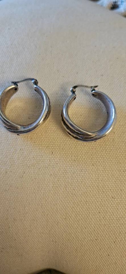 BRINCOS DE ARGOLA DE PRATA ESTERLINA 925 ROBUSTOS TRAVA LEVE PARA TRÁS Usado euc - Imagem 4 de 4