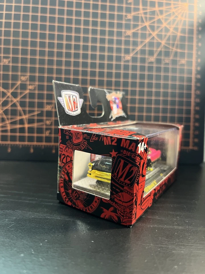 2025 M2 Machines Speed Shop 1953 Oldsmobile 98 Target Exclusive Gold CHASE - Image 3 of 4