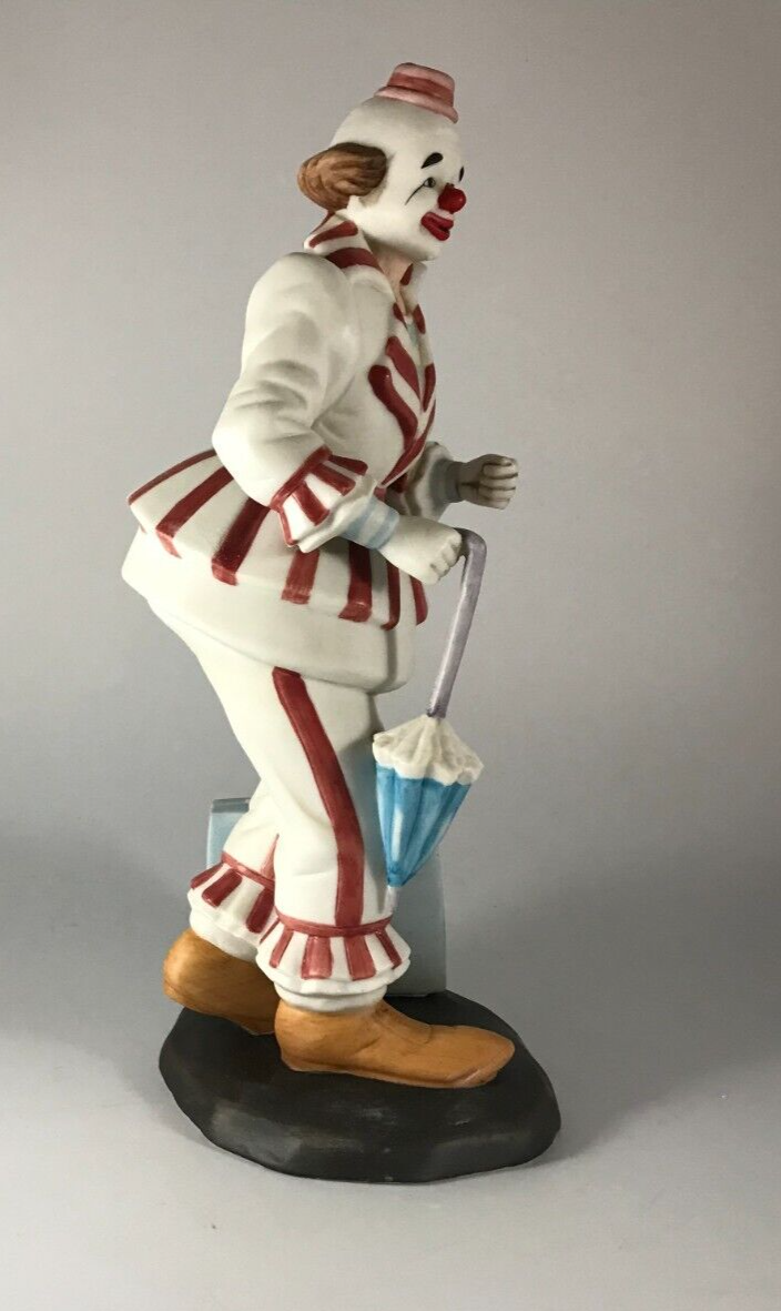 【SJ24597】CIRCUS COLLECTION Lot - CIRCUS: Eleven pieces of 20th C. circus memorabilia