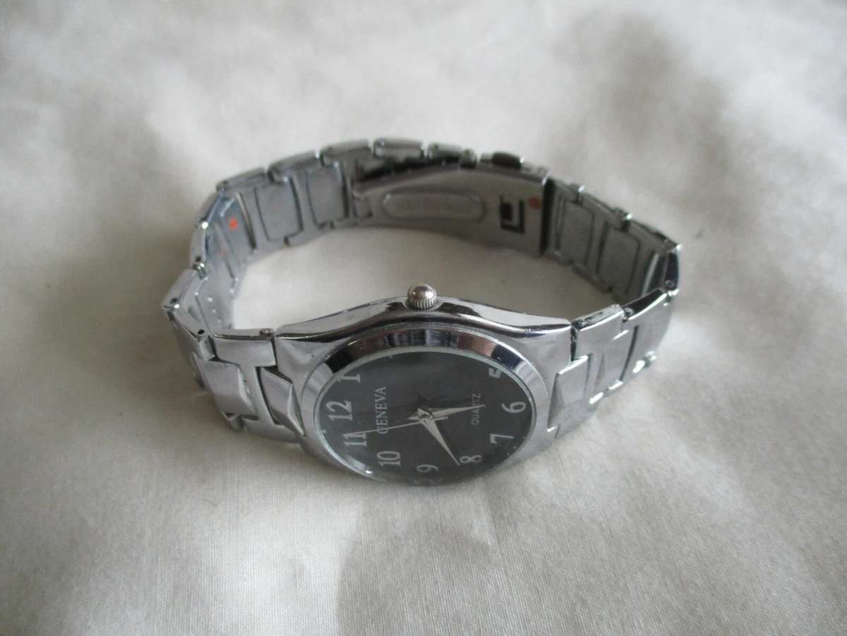Geneva Analog Wristwatch with Quartz Movement and Water Resistance