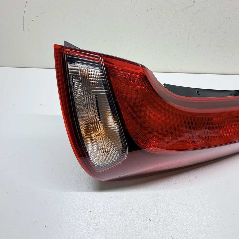 OEM 2020-2022 KIA SOUL SK3 REAR RIGHT SIDE OUTER TAILLIGHT TAILLAMP TAIL LAMP - Image 2 of 4
