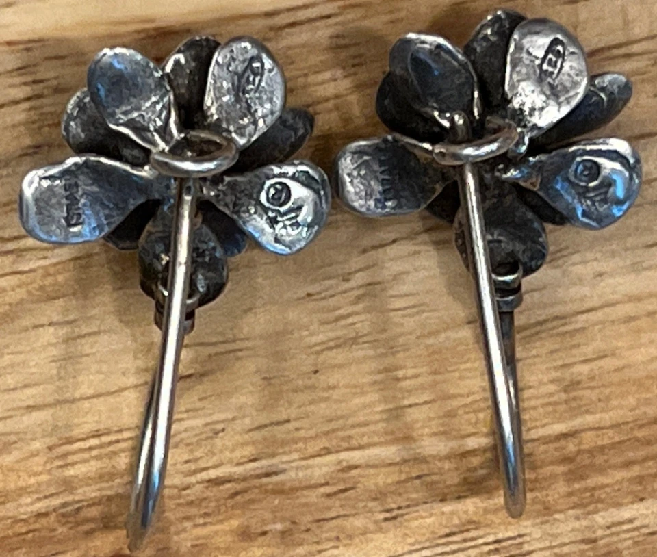 Pendiente de flor Silpada "Love Bloom" de colección con perla de agua dulce con alambre francés. Foto 2 de 4