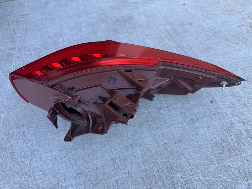 2011 INFINITI FX35 ЗАДНИЙ ВНЕШНИЙ ЗАДНИЙ ФОНАРЬ ЛЕВАЯ СТОРОНА (ИМЕЕТ НЕКОТОРЫЕ ПОВРЕЖДЕНИЯ) OEM - Изображение 4 из 4