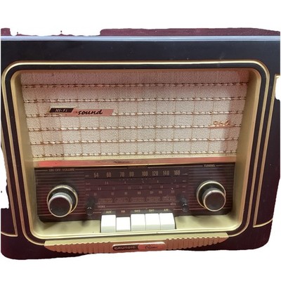 Grundig Classic International  AM/FM/SW Radio 960 Produces Great Sound Works Wel