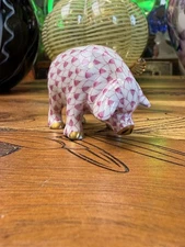 Herend mini Figurine -Pig - Pink / Raspberry Fishnet