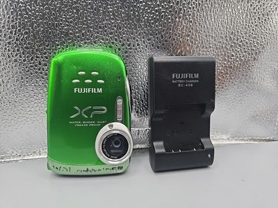 ☆動作OK FUJIFILM FinePix XP10 バッテリー＆SDカード付 Fujifilm FinePix X Series XP10 / XP11 12.2MP Digital Camera