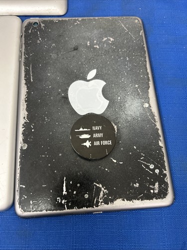 8 iPads NOT Tested. FOR PARTS 2 iPad Minis Do power Up. - Picture 23 of 23