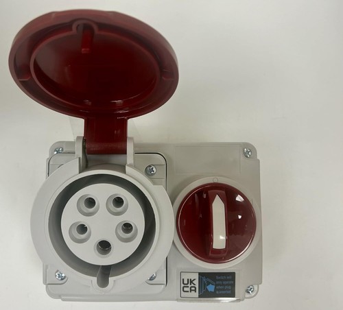 Interlocked Switched Socket, & Fast Fit Plug 32A, 415V, 50-60Hz IP54 - Picture 5 of 8