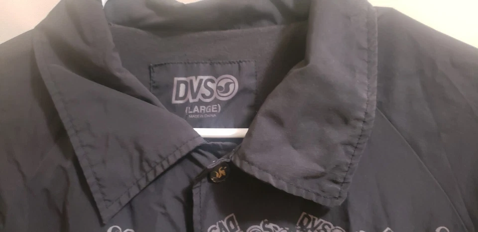 DVS Shoe Company Black Windbreaker Size Large - Image 2 of 4